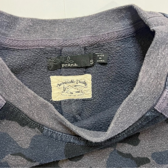 prAna Women’s Gray/Blue Camouflage Crewneck Sweater - Picture 5 of 7